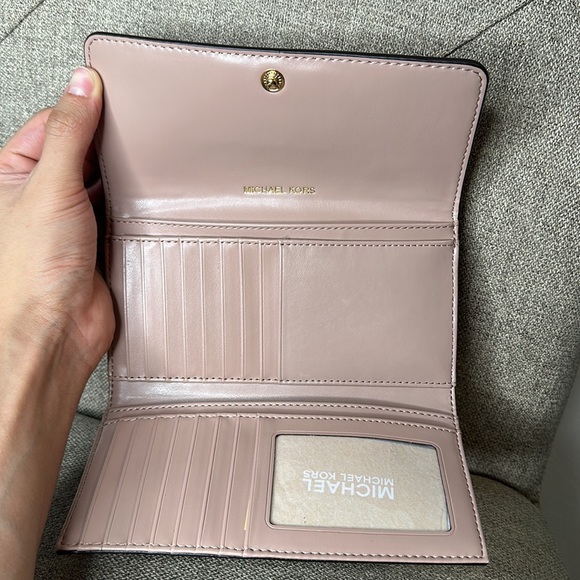 MICHAEL MICHAEL KORS Large Trifold Wallet - Picture 4 of 6